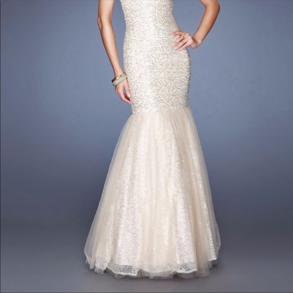 Gown - Picture 4 of 4